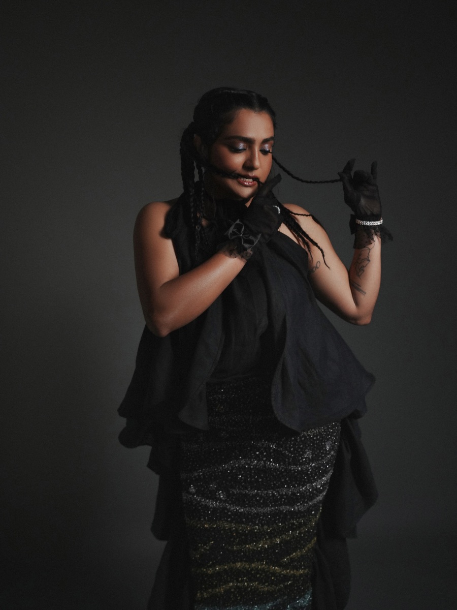 parvathy-thiruvothu-in-dirty-magazine-party-outfit-photos-003