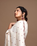 parvathy-thiruvothu-in-dot-print-saree-with-blouse-style-ideas-photos-004