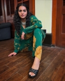 parvathy-thiruvothu-in-green-outfit-photos-001