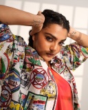 parvathy-thiruvothu-in-multi-colour-coat-with-pink-inner-dress-photos-002
