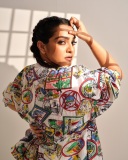 parvathy-thiruvothu-in-multi-colour-coat-with-pink-inner-dress-photos-003
