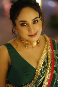 pearle-maaney-in-green-saree-images-002