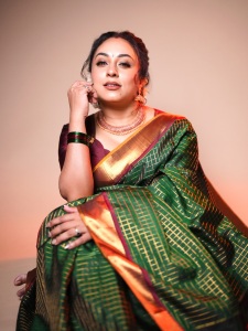 pearle-maaney-in-pattu-saree-photos-001
