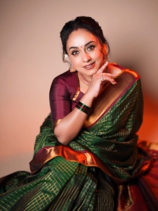 pearle-maaney-in-pattu-saree-photos-003