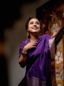 pearle-maaney-in-pattu-saree-photos-005