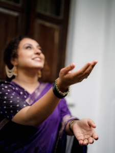 pearle-maaney-in-pattu-saree-photos-007