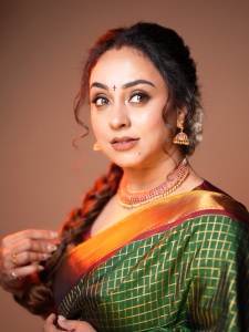 pearle-maaney-in-pattu-saree-photos-009