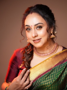 pearle-maaney-in-pattu-saree-photos-011
