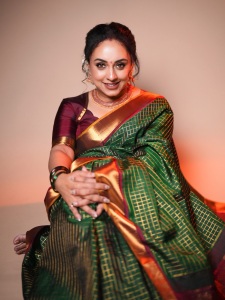 pearle-maaney-in-pattu-saree-photos