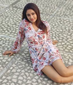 1_poonam-bajwa-pictures-001