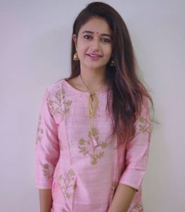 1_poonam-bajwa-pictures-007