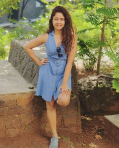 1_poonam-bajwa-pictures-009