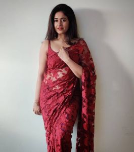 1_poonam-bajwa-pictures-017