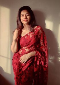 3_poonam-bajwa-pictures-001