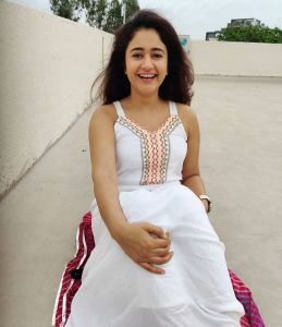 3_poonam-bajwa-pictures-006