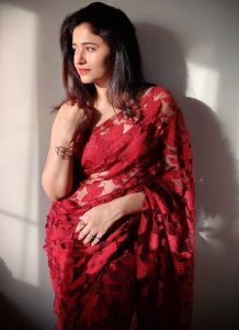 3_poonam-bajwa-pictures