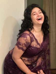 poonam-bajwa-in-purple-net-saree-photos-002