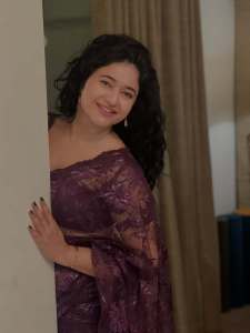 poonam-bajwa-in-purple-net-saree-photos-004