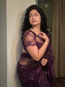 poonam-bajwa-in-purple-net-saree-photos