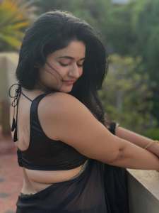 poonam-bajwa-in-trending-new-photos-002
