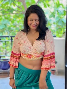 poonam-bajwa-in-trending-new-photos-003