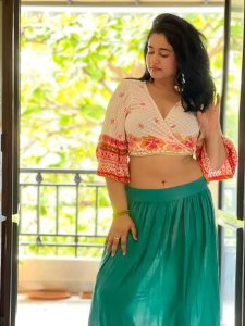 poonam-bajwa-in-trending-new-photos-004