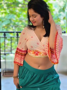 poonam-bajwa-in-trending-new-photos-005
