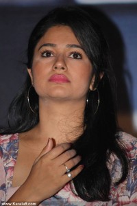 poonam-bajwa-latest-images87