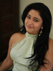 poonam-bajwa-latest-pics-001