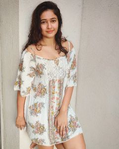 poonam-bajwa-latest-stills-006