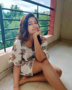 poonam-bajwa-latest-stills-007