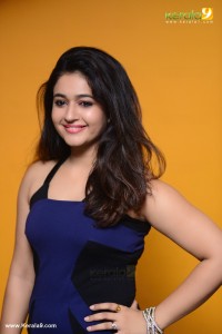 poonam-bajwa-photos-03939-01163
