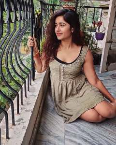 poonam-bajwa-pictures-004