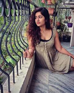 poonam-bajwa-pictures-005