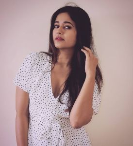 poonam-bajwa-pictures-006