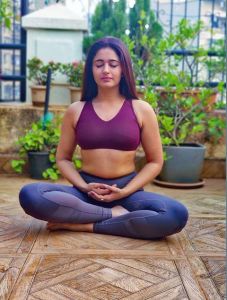 poonam-bajwa-pictures