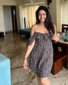 poonam-bajwa-trending-photos-007