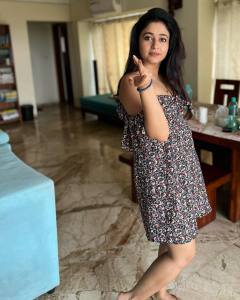 poonam-bajwa-trending-photos-008