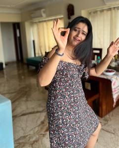 poonam-bajwa-trending-photos-009