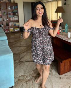 poonam-bajwa-trending-photos-010