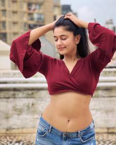 poonam-bajwa-trending-photos