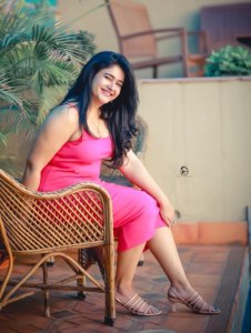 poonam-bajwa-viral-photoshoot-photos-001