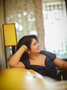 poonam-bajwa-viral-photoshoot-photos-010