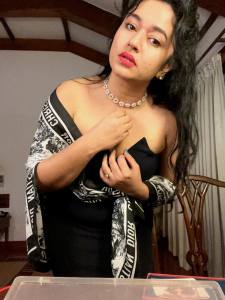 poonam-bajwa-viral-photoshoot-photos-015