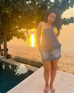 poonam-bajwa-viral-photoshoot-photos-017