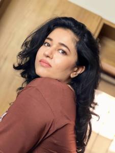 poonam-bajwa-viral-photoshoot-photos-025
