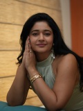poonam-bajwa-latest-pics-003