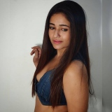 2_poonam-bajwa-pictures