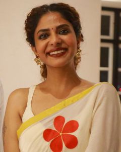 2_poornima-indrajith-latest-photos