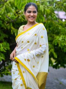 poornima-indrajith-in-kerala-saree-by-pranaah-006